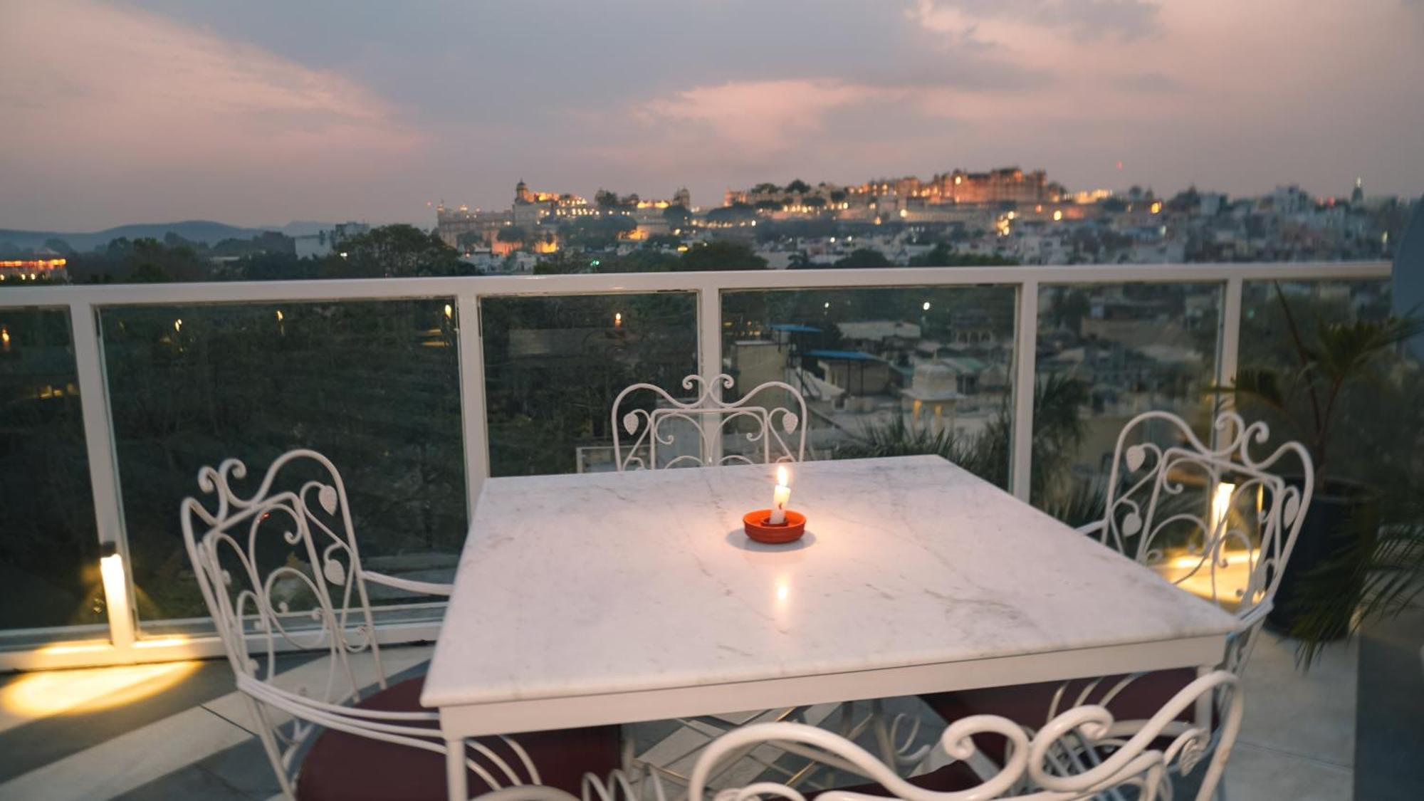 Hotel Naren Villa Удайпур Екстериор снимка