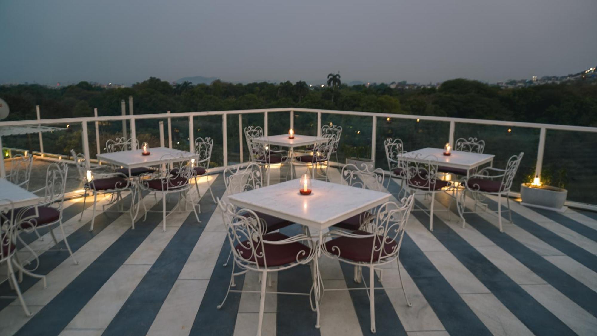 Hotel Naren Villa Удайпур Екстериор снимка