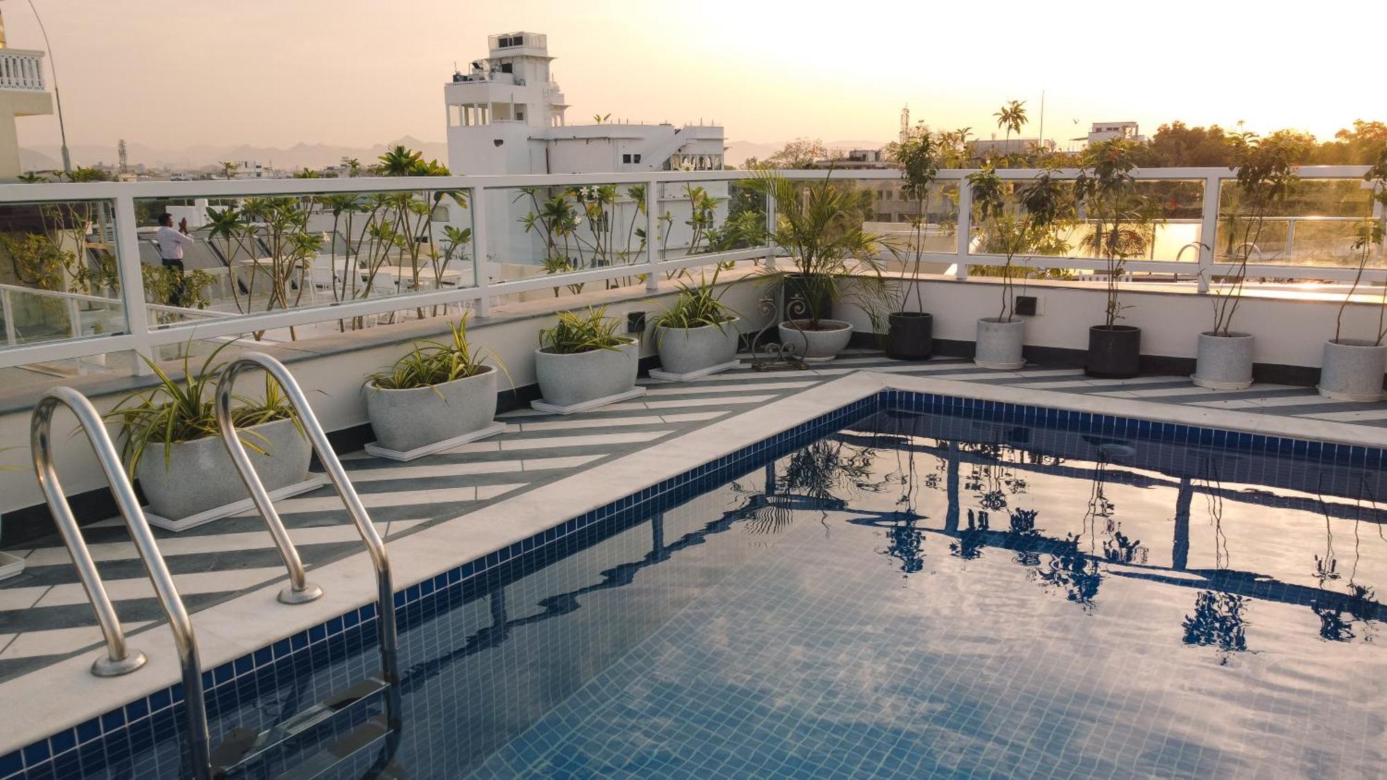 Hotel Naren Villa Удайпур Екстериор снимка