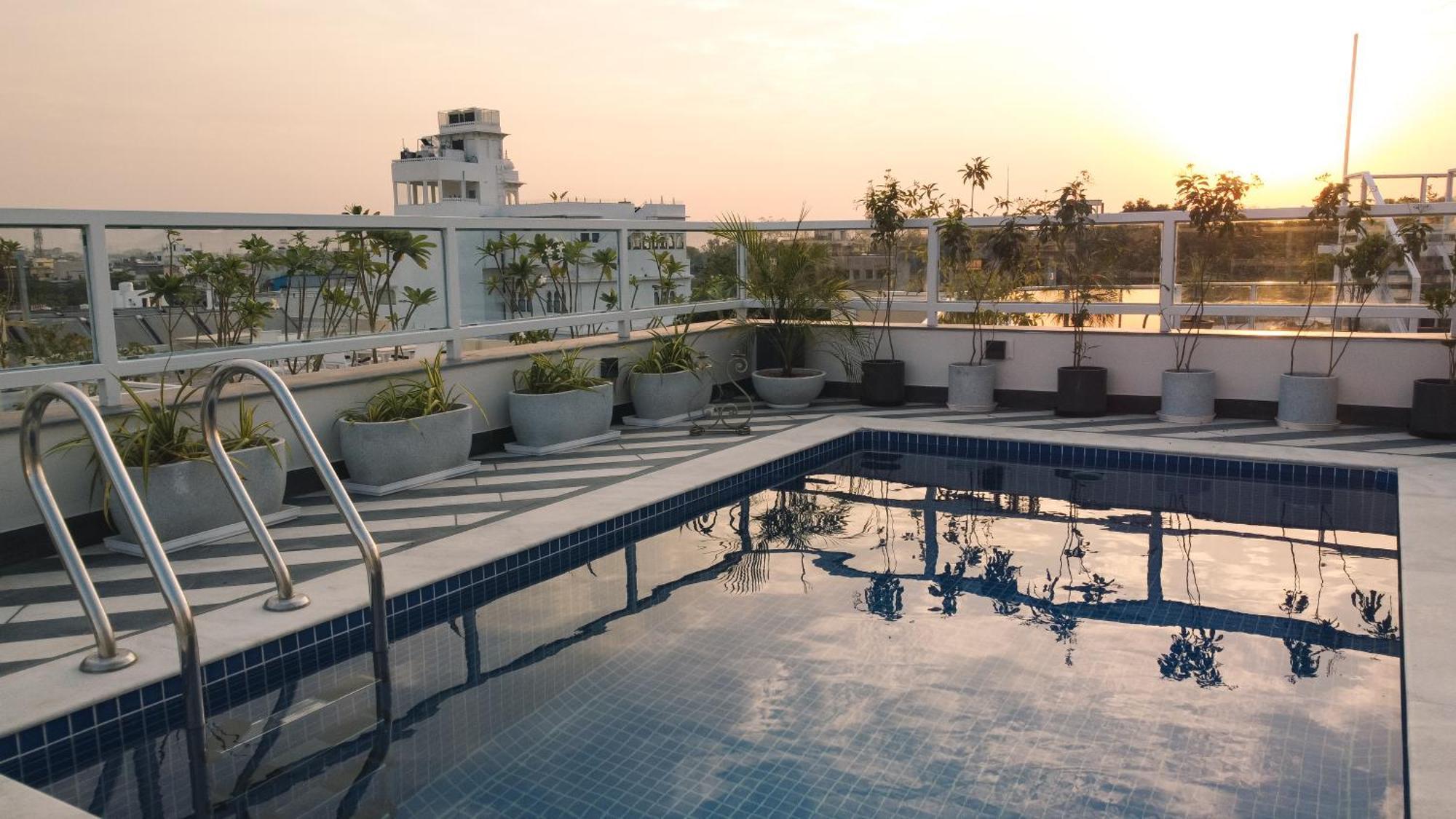 Hotel Naren Villa Удайпур Екстериор снимка